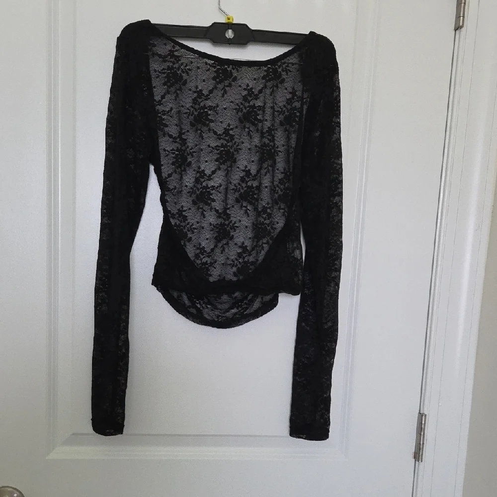 Chic Black Lace Long Sleeve Blouse - Picture 3 of 12